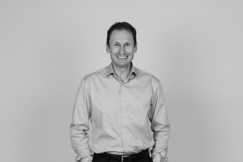 Portretfoto van Jan Ernst de Groot in zwartwit