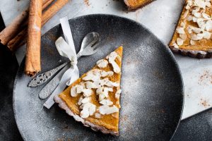 Bordje met pompoentaart