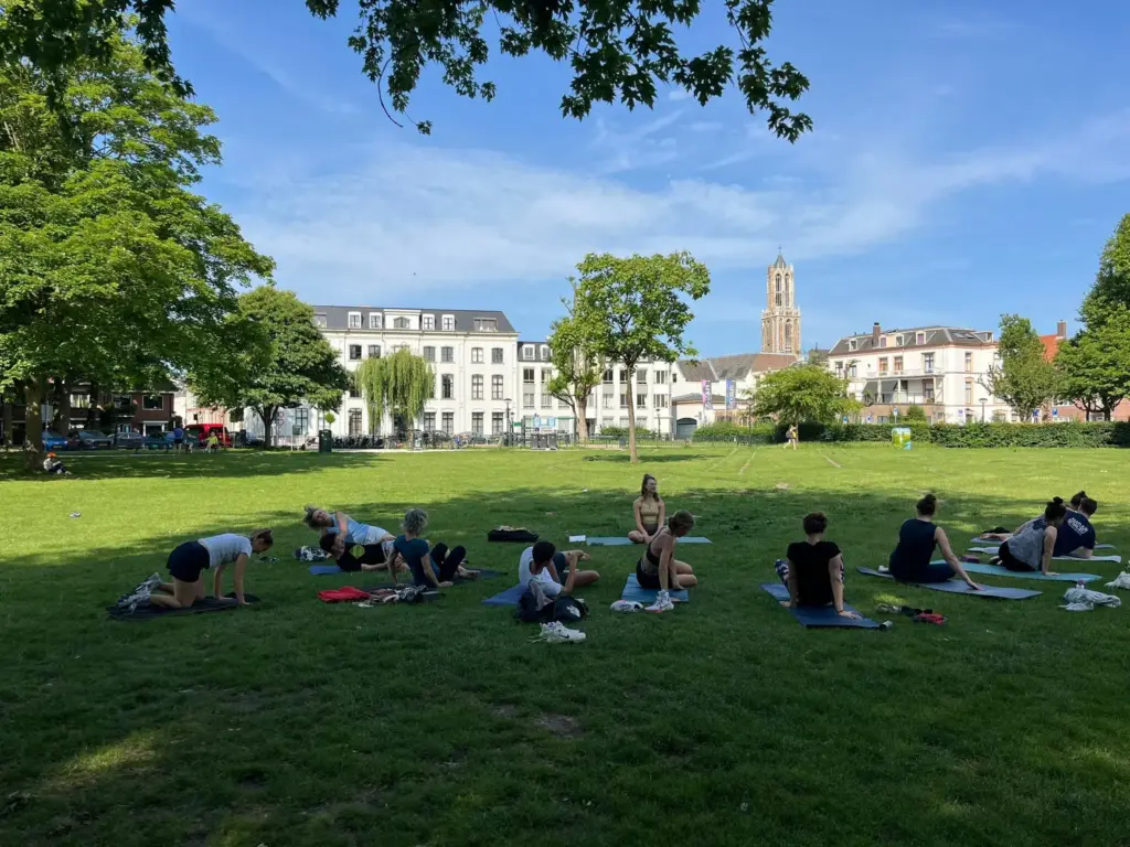 Yoga in het park