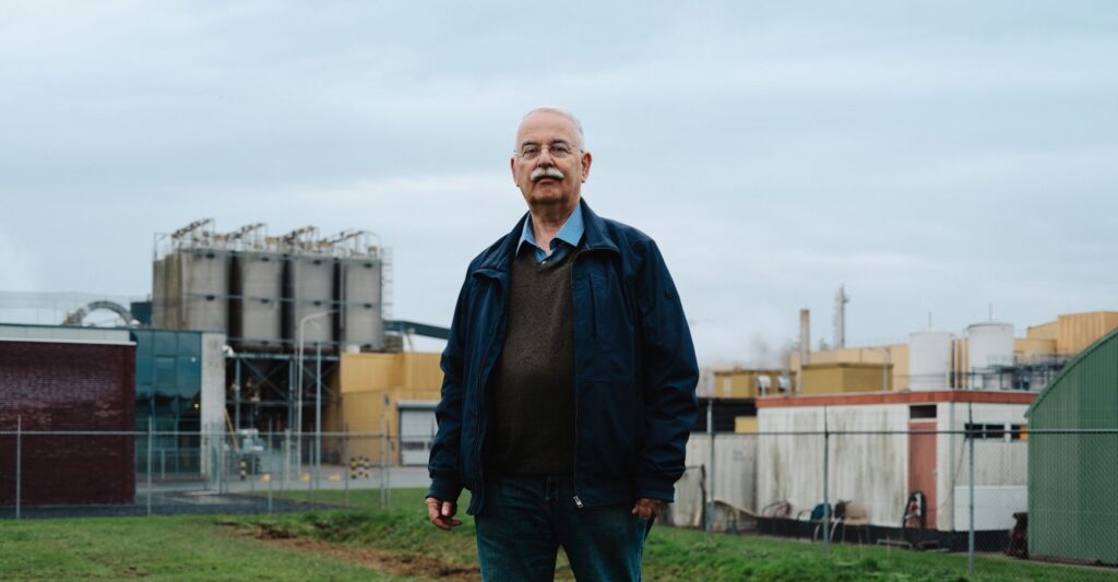 portret industrie man voor de fabriek