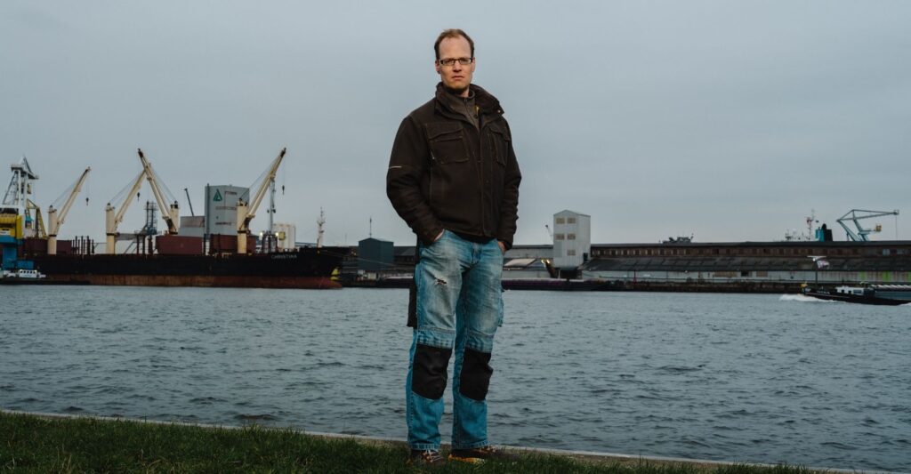 portret industrie man voor de fabriek