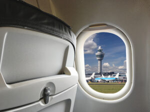 Vliegtuig stijgt op vanaf Schiphol