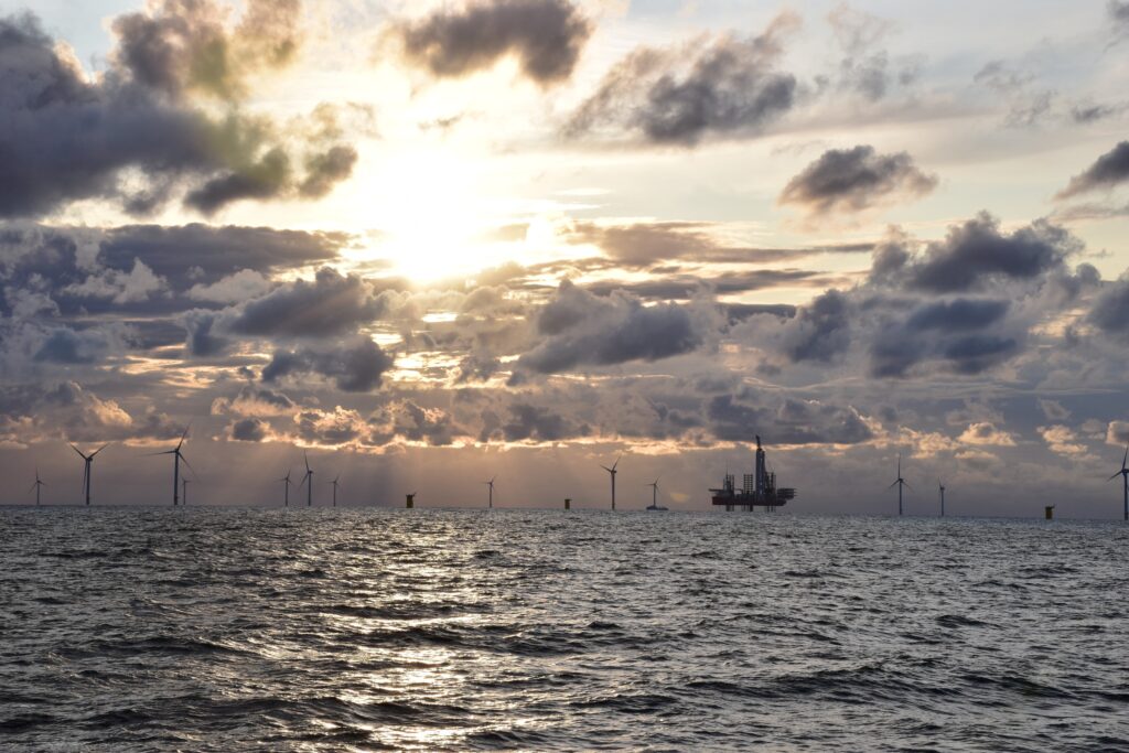 Foto van windpark op zee