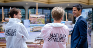 boas en collega mirjam praten met rob jetten