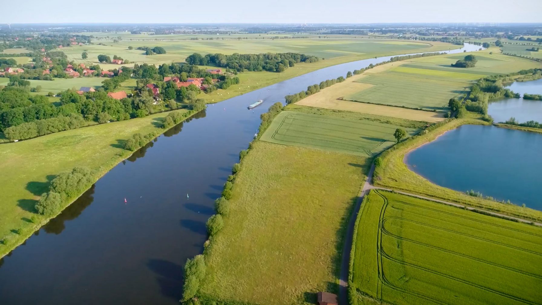 rivier in polderlandschap